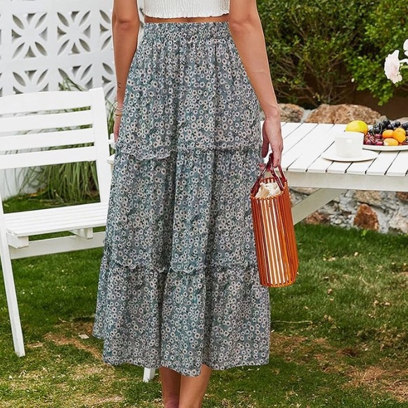 Floral MIDI Skirt - Picture 4 of 12